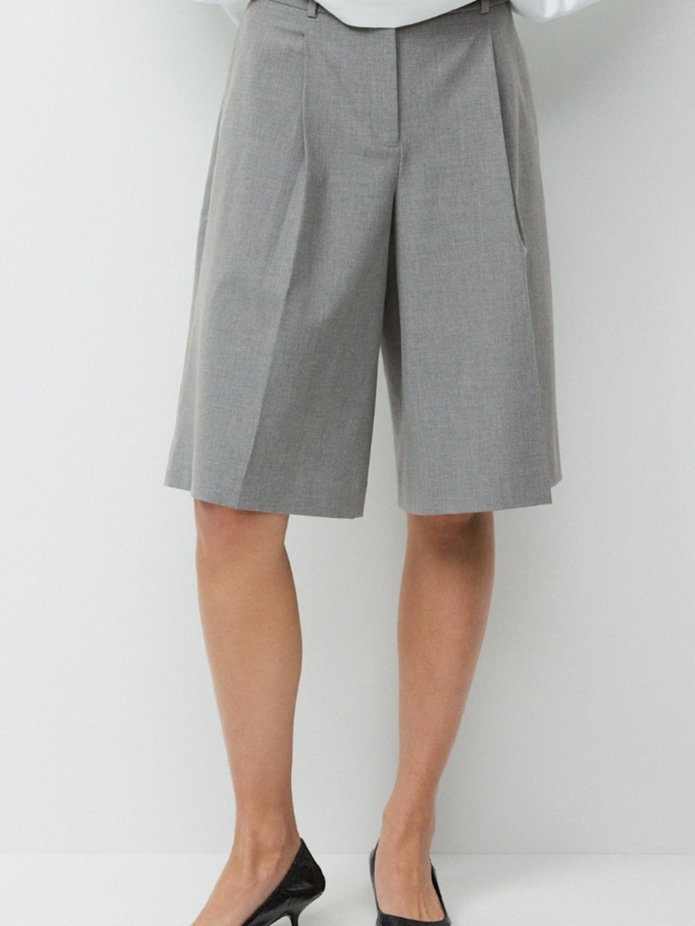Aritzia Babaton Touchpoint Long Shorts Heather Grey | Size 2